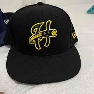 Hat New Era Brand Minor League Baseball. Size 7 1/8. Black Color